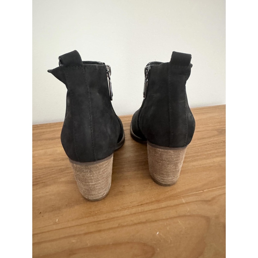 Blondo Black Suede Ankle Boots Block‎ Heel Side Zip Women Size 6 - Picture 2 of 5